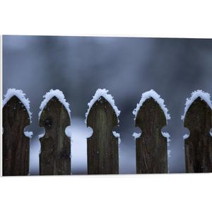 PVC Schuimplaat- Houten Hek met Sneeuw - 75x50 cm Foto op PVC Schuimplaat