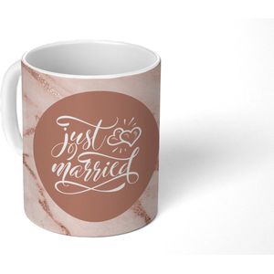 Mok - Koffiemok - Just married - Quotes - Spreuken - Trouwen - Mokken - 350 ML - Beker - Koffiemokken - Theemok