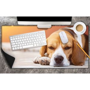 Bureau onderlegger - Rustende Beagle Puppy in Oranje Licht - 80x40 cm - 2 mm Dik - Bureau mat Vinyl