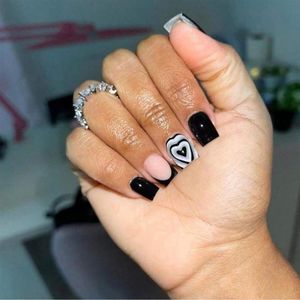 Kunstnagels set 24 stuks zwart en wit Frans hartontwerp voor verschillende gelegenheden Valentijnsnagels.