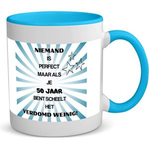 Akyol - 50 jaar sarah en abraham cadeau mok - koffiemok - theemok - Hoera 50 jaar - jubileum man en vrouw - blauw - verjaardagsmok - grappige tekst mok - jarig - verjaardag - koffiemok - verjaardagsmok - grappige tekst mok - 350 ML inhoud