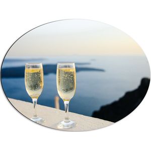 WallClassics - Dibond Ovaal - Champagne Glazen - 68x51 cm Foto op Ovaal (Met Ophangsysteem)