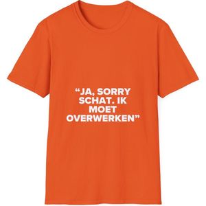 EK MERCH - ""Ja sorry schat. Ik moet overwerken"" - MAAT XL (Maat S-2XL beschikbaar) - EK Voetbal 2024 - T shirts - Unisex T-shirt - Oranje shirts - Support Nederland met dit Voetbal shirt