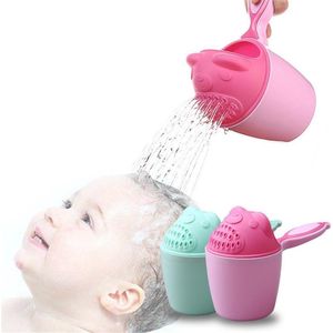 Douche beker – Kraamcadeau – Haar wassen zonder shampoo in de ogen – Badgieter – Baby speelgoed – Tandenborstel houder – Roze