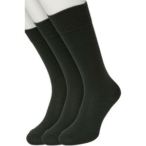 Bonnie Doon Basic Sokken Heren Donker Olijf Groen maat 40/46 - 3 paar - Basis Katoenen Sok - Gladde Naden - Brede Boord - Uitstekend Draagcomfort - Perfecte Pasvorm - 3-pack - Multipack - Effen - Olijfgroen - Leger - Dark Olive - OL6324013.205