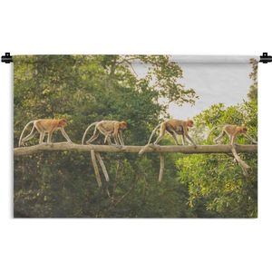 Wandkleed Junglebewoners - Vier apen wandelend over tak Wandkleed katoen 60x40 cm - Wandtapijt met foto