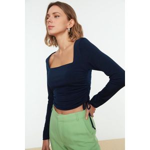 Trendyol Nertsen Vierkante Hals Verzameld Gedetailleerde Aansluitende Crop Rekbare Gebreide Gebreide Blouse Twoaw22Bz0263