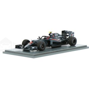 De 1:43 Diecast modelauto van de McLaren Honda MP4-31 #22 van de Halo Test voor de GP van Italië in 2016. De bestuurder was Jenson Button.De fabrikant van het schaalmodel is Spark.