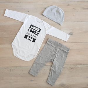 Baby cadeau geboorte unisex jongen of Meisje Setje 3-delig newborn | maat 62-68 | grijs mutsje en broekje en romper lange mouw wit met zwarte tekst good looks just like my dad | Bodysuit | pakje | Kraamcadeau | Gift Set