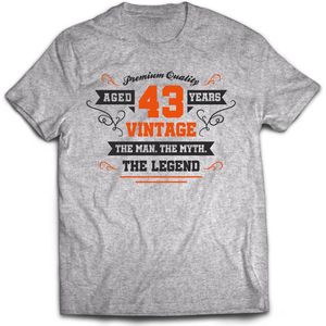 43 Jaar Legend - Feest kado T-Shirt Heren / Dames - Antraciet Grijs / Oranje - Perfect Verjaardag Cadeau Shirt - grappige Spreuken, Zinnen en Teksten. Maat S