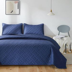 Marineblauwe bedsprei 220 x 200 cm van microvezel met kussenslopen en mandpatroon