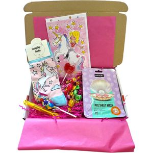 Cadeau box – Unicorn – Gefeliciteerd - Verrassings Pakket – Verjaardag - Gift box - Grappig - Cadeau voor vrouw man – Kado – Sokken - Verjaardags cadeau – Jarig -Geschenkdoos –LuckyDay Socks - Maat 37-44