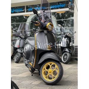 Omlijsting set aplus passend op vespa sprint 2018> mat goud