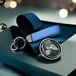 Sleutelhanger Auto Leer blauw - Luxe sleutelhanger - Geschikt voor Volkswagen/Mercedes/Audi/BMW - Sleutelhanger Auto - Verschillende kleuren - Lederen hanger - Premium sluiting - Hoogwaardige kwaliteit