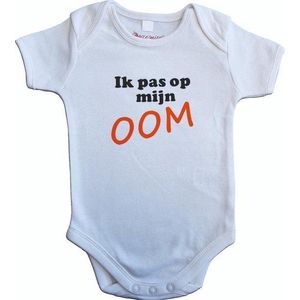 Witte romper met ""Ik pas op mijn oom"" - maat 74/80  - babyshower, zwanger, cadeautje, kraamcadeau, grappig, geschenk, baby, tekst, bodieke