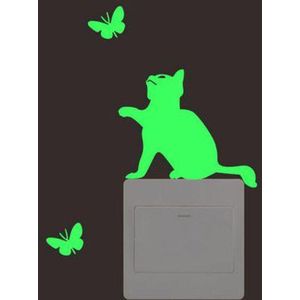 Glow In The Dark spelende kat met vlinders - poes kinderkamer decoratie lichtknop - nachtlampje muur sticker