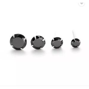 Oorstekers - zilverkleurig- zwarte oorbellen - 925 zilver plated - 4mm - Zirkonia - Liefs Jade