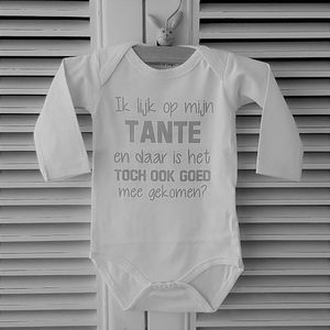 Baby rompertje met tekst dokter | Ik lijk op mijn tante en daar is het toch ook goed mee gekomen ? | lange mouw | wit met zwart | maat 74/80