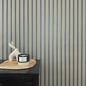 Vliesbehang Groen met Strepen - Scandinavische Wandpanelen in Olijfgroen