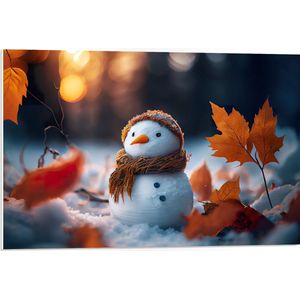 PVC Schuimplaat- Sneeuwpop met Bruine Sjaal en Muts in de Sneeuw tussen de Herfstbladeren - 75x50 cm Foto op PVC Schuimplaat