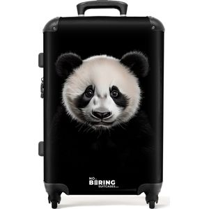 NoBoringSuitcases.com® - Koffer groot - Rolkoffer lichtgewicht - Pandabeer portret op zwarte achtergrond - Reiskoffer met 4 wielen - Grote trolley XL - 20 kg bagage