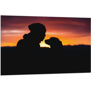 WallClassics - Vlag - Silhouet van Man met Muts met Zijn Hond - 120x80 cm Foto op Polyester Vlag