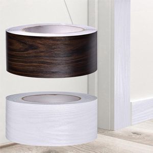 Zelfklevende zachte plint - 2 rollen - 10 m x 50 mm - PVC - Hoogwaardig - Voor voegen in woonkamer, keuken, badkamer - Walnoothoutnerf