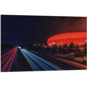 WallClassics - Vlag - Arena in de Nacht - Duitsland - 105x70 cm Foto op Polyester Vlag