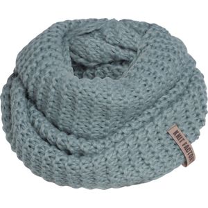 Knit Factory Alex Gebreide Colsjaal - Ronde Sjaal - Grof gebreid - Warme Wintersjaal - Nekwarmer - Wollen Sjaal - Groene colsjaal - Dames sjaal - Heren sjaal - Unisex - Stone Green - One Size