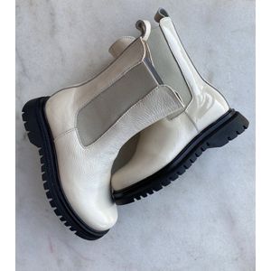 Meisjeslaarsje Lunella wit lak maat 30