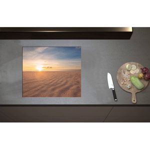 Inductieplaat Beschermer - Close up van het Strand met Mooie Zonsondergang - 59x51 cm - 2 mm Dik - Inductie Beschermer - Bescherming Inductiekookplaat - Kookplaat Beschermer van Wit Vinyl