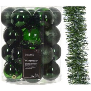 Kerstversiering set - donkergroen - kerstballen 6 cm en kerstslinger - kunststof