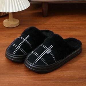 Aafinity Pantoffels - Sloffen - Slippers - Warm en zacht - Zwart - maat 44-45 - Geruit - Voor mannen - Antislip