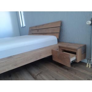 Zwevend eiken bed - Houten bed - 140 x 200 - twee persoons bed - nachtkastje met lade en hoofdbord