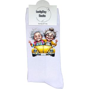 Liefste Oma - Grappige sokken - Origineel cadeau - Verjaardag cadeau - Sint cadeau - Leuke sokken - Auto - Vrolijke sokken - Grappig cadeau - Pensioen cadeau - Kerstcadeau - Vaderdag - Moederdag - Oma - Vriendinnen - Socks maken Happy - 37-44