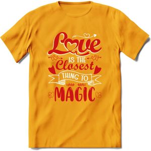 Love Is The Closest Thing To Magic - Valentijn T-Shirt | Grappig Valentijnsdag Cadeautje voor Hem en Haar | Dames - Heren - Unisex | Kleding Cadeau | - Geel - XXL