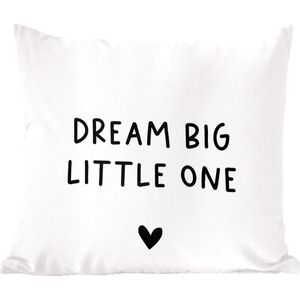 Sierkussens - Kussentjes Woonkamer - 40x40 cm - Engelse quote ""Dream big little one"" met een hartje tegen een witte achtergrond