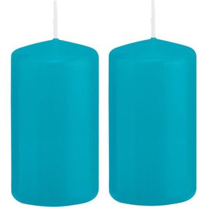 2x Turquoise blauwe cilinderkaarsen/stompkaarsen 5 x 10 cm 23 branduren - Geurloze kaarsen turkoois blauw - Woondecoraties