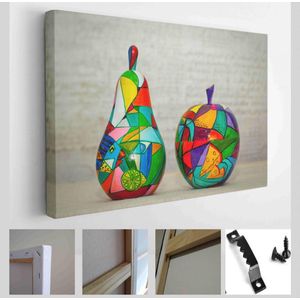 Decoratieve appel en peer, gemaakt van hout en met de hand beschilderd. Moderne kunst uit één stuk - Modern Art Canvas - Horizontaal - 336050675