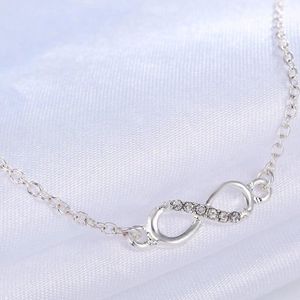 Armband infinity met steentjes zirkonia zilverkleur