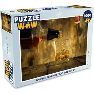 Puzzel Barman schenkt glas whisky in - Legpuzzel - Puzzel 1000 stukjes volwassenen