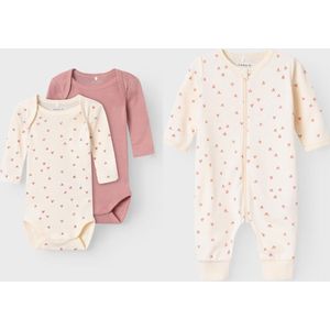 Name it SET 2 body's lange mouw + 1 kruippakje buttercream hearts maat 80