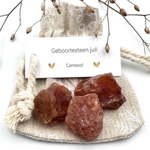 Geboortesteen juli - Carneool ruw sneeuwzakje - edestenen - mooi origineel cadeau voor man/vrouw - gefeliciteerd - verjaardag - geluksbrenger - brievenbus kado - geschenk