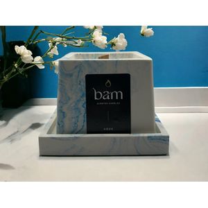BAM kaarsen -aqua geurkaars met eigen handmade vierkant potje met schaal en houten wiek - op basis van zonnebloemwas - cadeau - vegan
