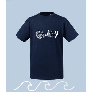 Lilypilly - NAVYBLAUW GRUMPY T-SHIRT VOOR KIDS VAN BIOLOGISCH KATOEN MET WIT ARTWORK - Maat 110/116