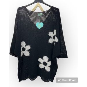 NIEUWE COLLECTIE! Beeldige pull voor grote maten - zwart met witte bloemen - maat 40/46