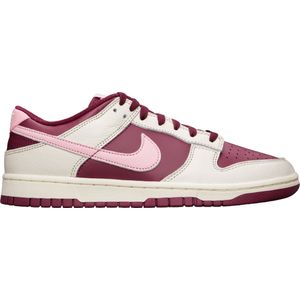 Nike Dunk Low Retro PRM Valentine's Day (2023) - DR9705-100 - Maat 44.5 - Kleur als op foto - Schoenen