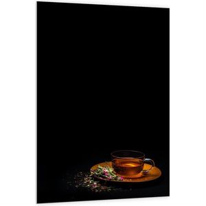 Forex - Kopje Thee met Bloemen met Zwarte Achtergrond - 100x150cm Foto op Forex