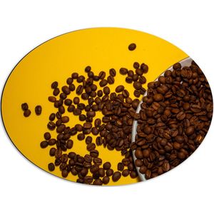 Dibond Ovaal - Schaal vol Verse Bruine Koffiebonen tegen Gele Achtergrond - 68x51 cm Foto op Ovaal (Met Ophangsysteem)