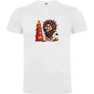Wit T-Shirt met “Kleurrijke Leuk Kerst Leeuw met Kerstlampjes in de war en Kado's / Vrolijk Kerstfeest “ Print Full Color Maat S